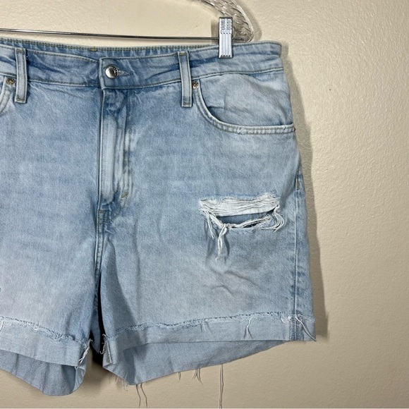 H&M Womens Ultra High Waist Light Wash Distressed Mom Shorts Plus Size 16 - Picture 2 of 8